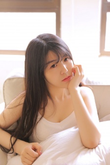被多男摁住灌浓精灌的肚子撑大